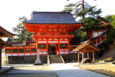 日御碕神社朱塗りの門
